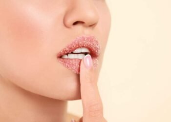 وصفات طبيعية لمعالجة تشقق الشفاه
