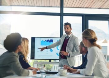 الفرق بين القائد والمدير