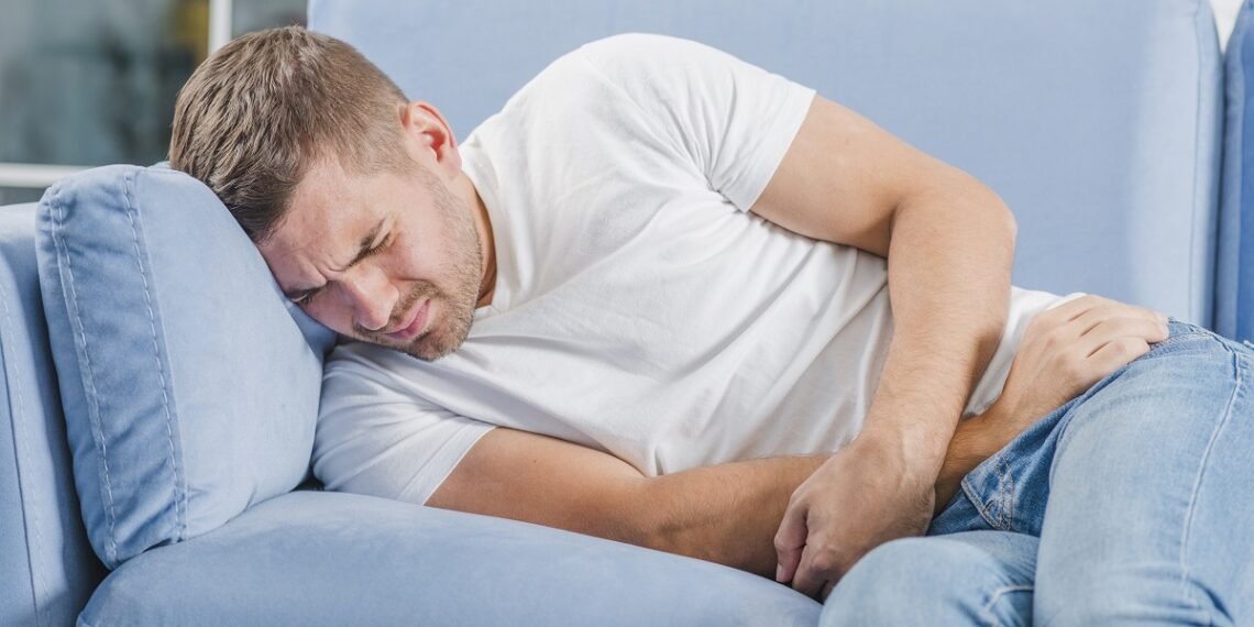 هل البواسير تسبب آلام في البطن والظهر