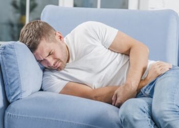 هل البواسير تسبب آلام في البطن والظهر