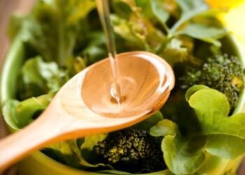 فوائد واضرار زيت الخس للبشرة