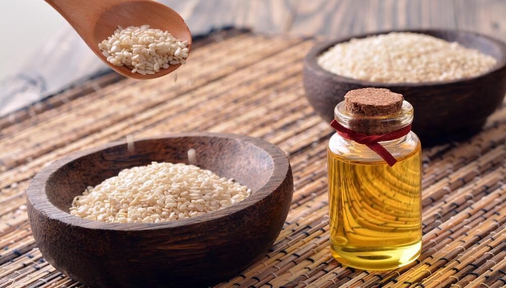 فوائد شرب زيت السمسم للجسم